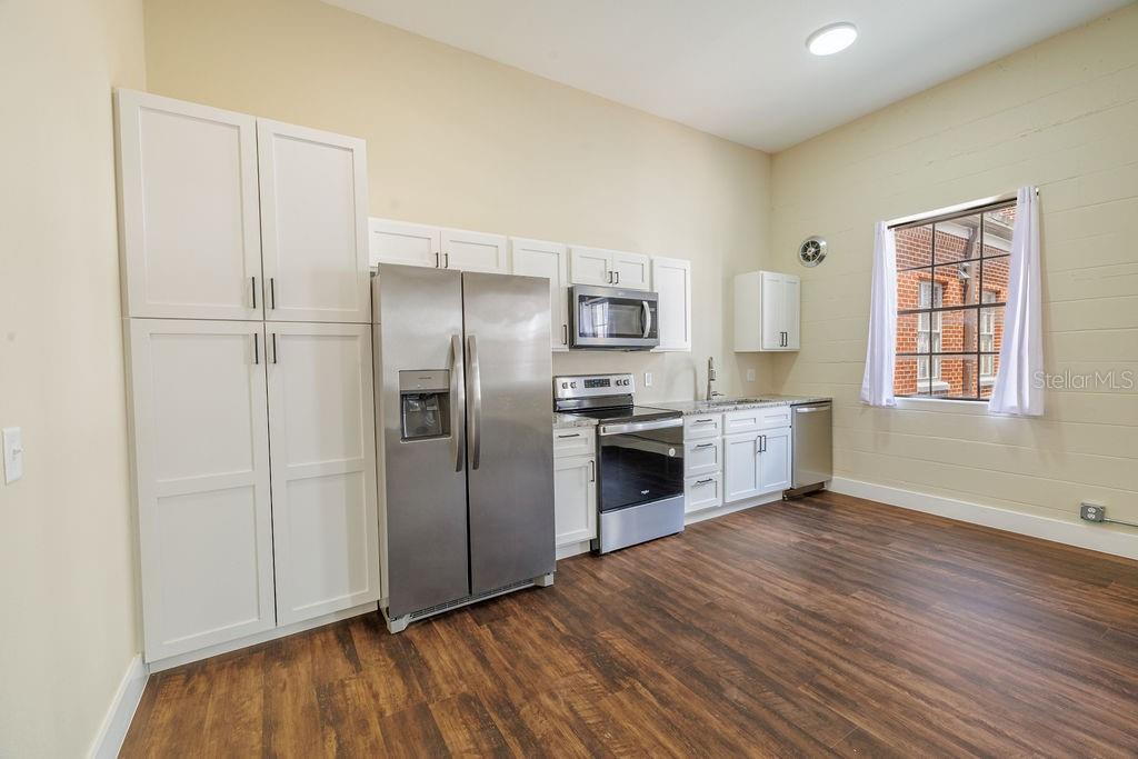 Image 3 of 8 For 306 Wisconsin Avenue 212