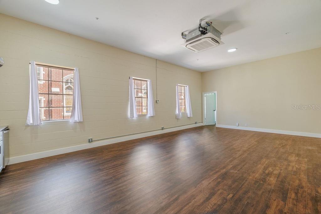 Image 6 of 8 For 306 Wisconsin Avenue 212