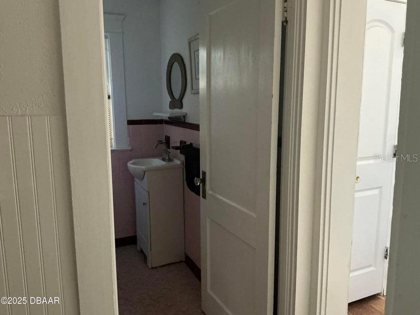 Listing photo id 9 for 711 Palmetto Avenue