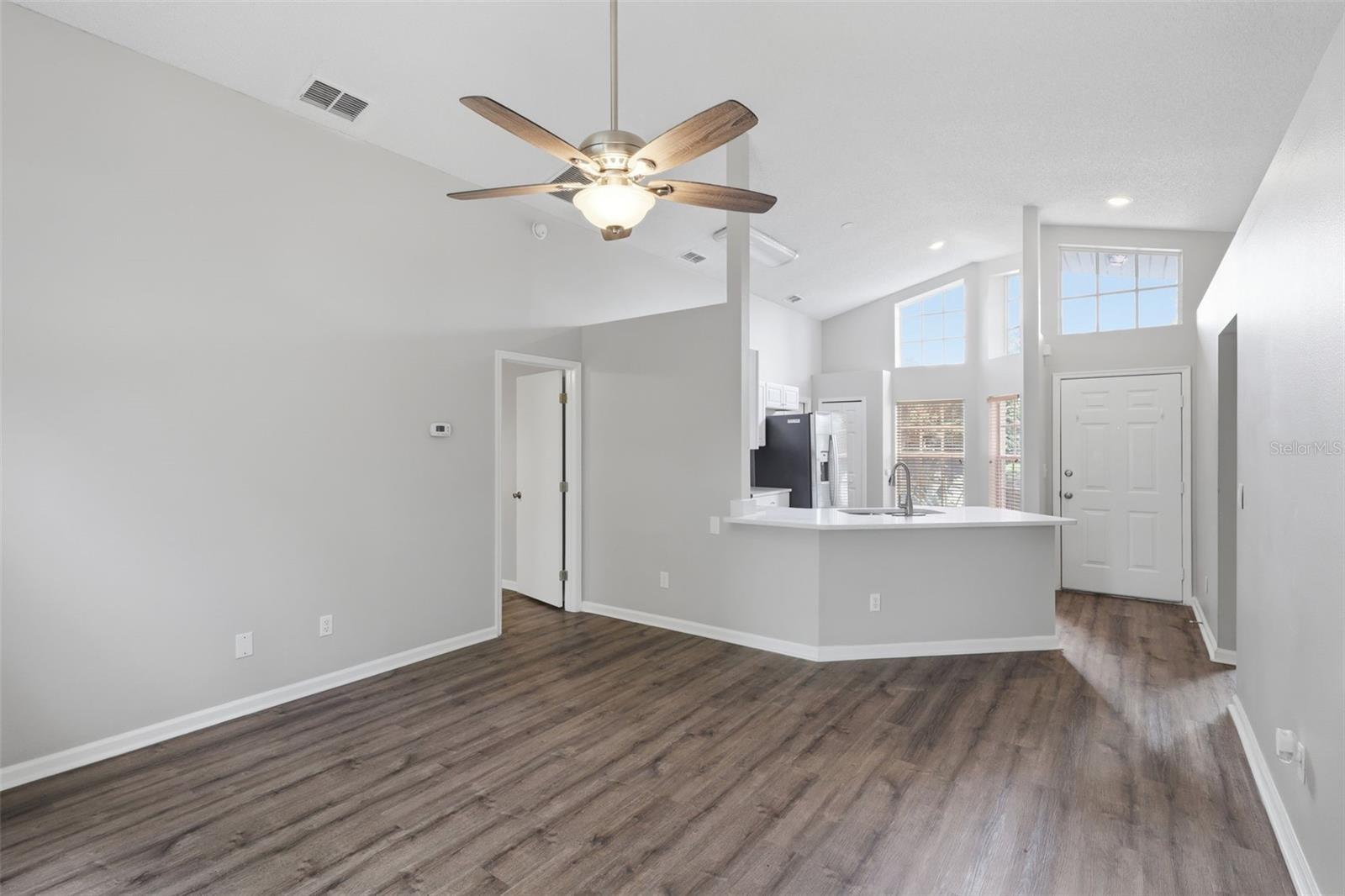 Image 10 of 27 For 124 Kelly Circle