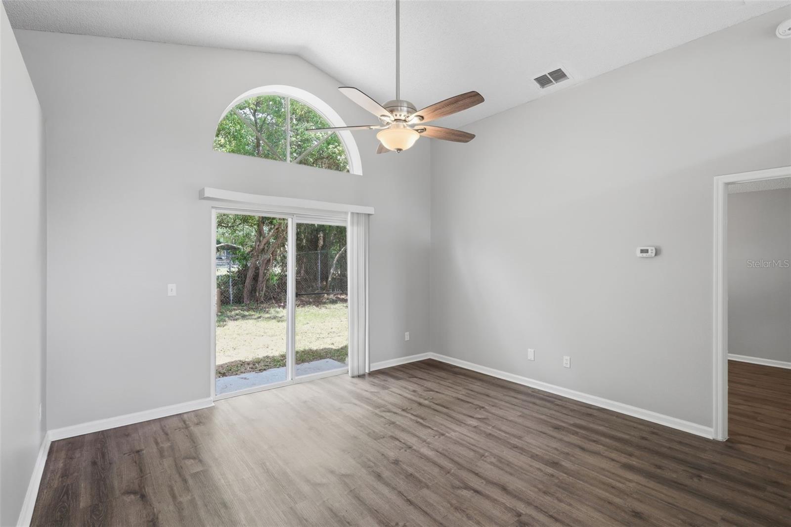 Image 11 of 27 For 124 Kelly Circle