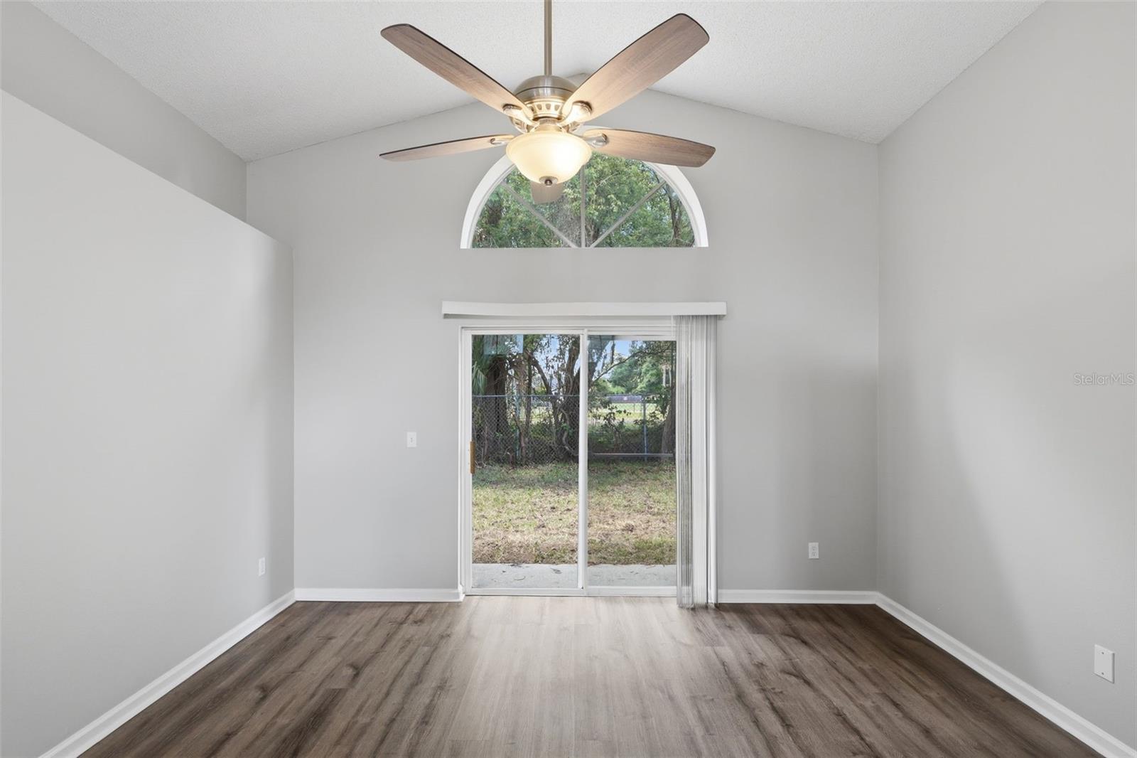 Image 12 of 27 For 124 Kelly Circle