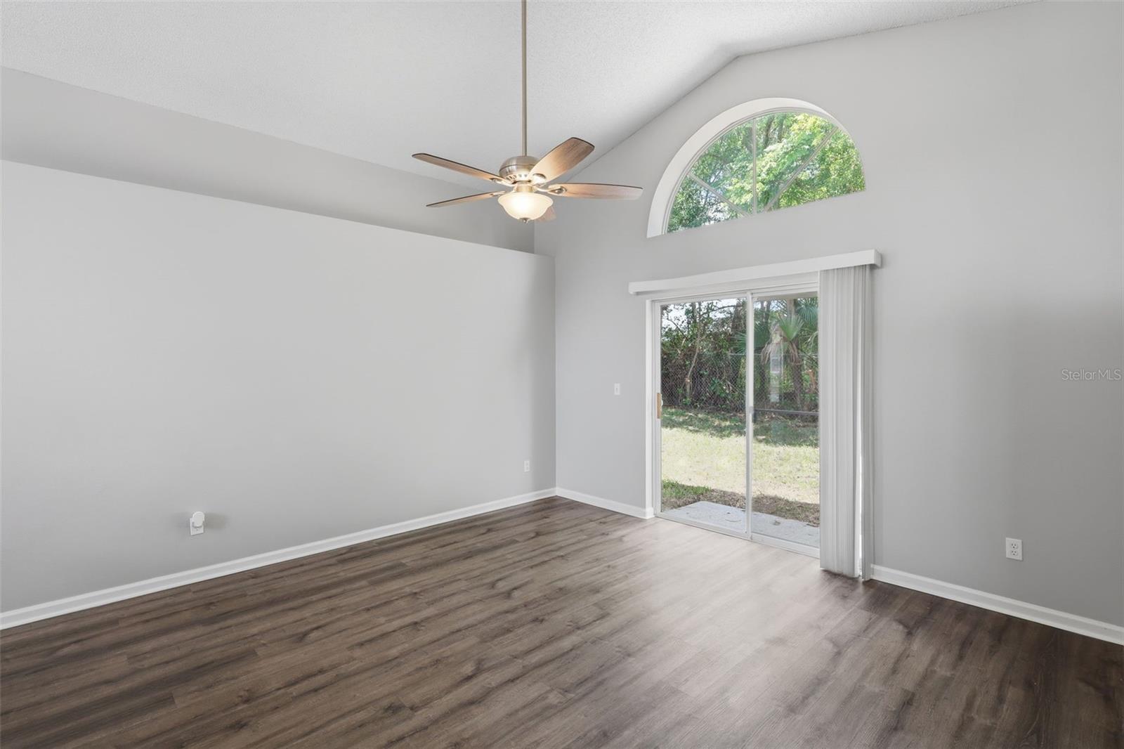 Image 13 of 27 For 124 Kelly Circle