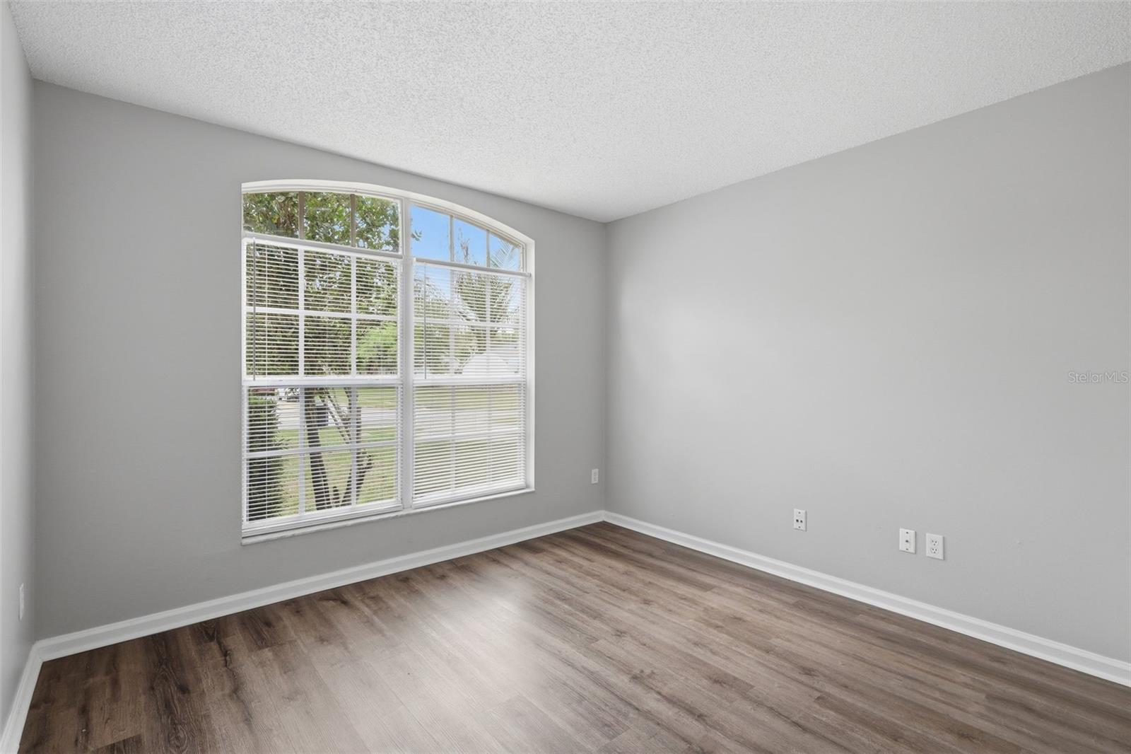 Image 20 of 27 For 124 Kelly Circle