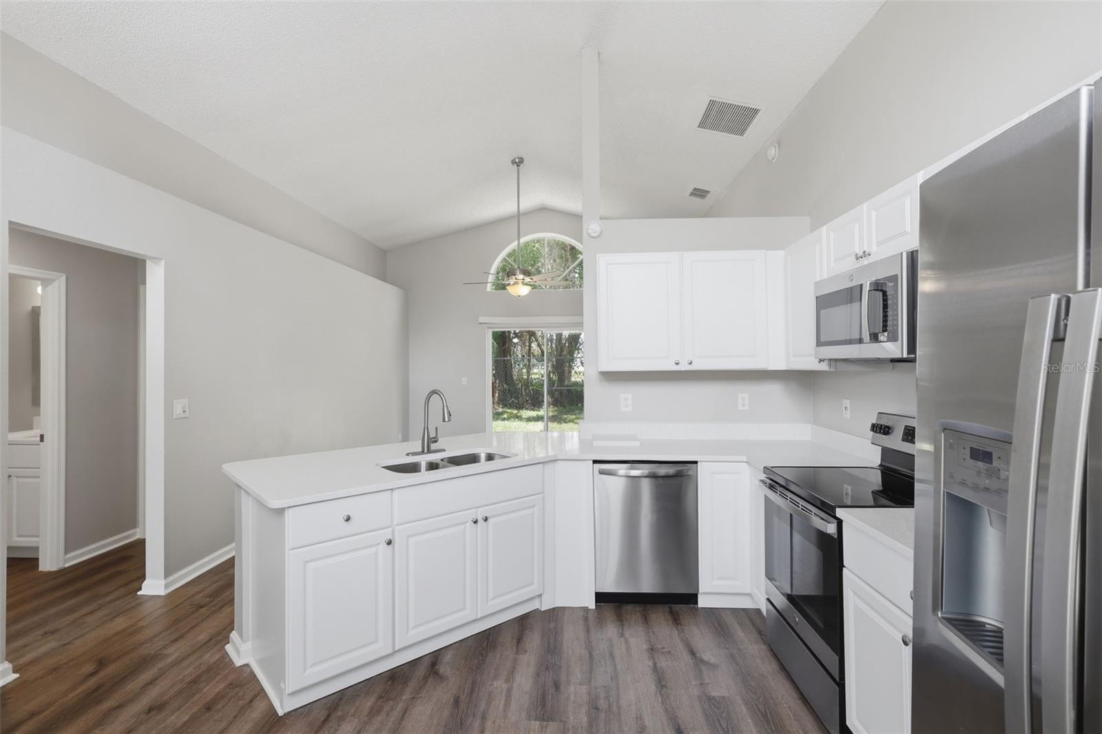 Image 6 of 27 For 124 Kelly Circle