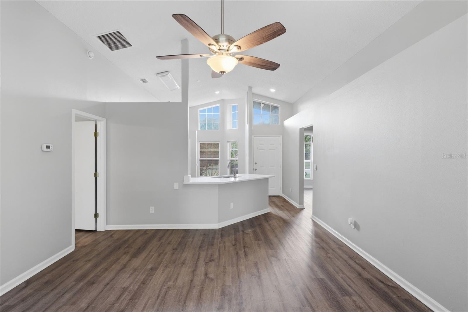 Image 9 of 27 For 124 Kelly Circle