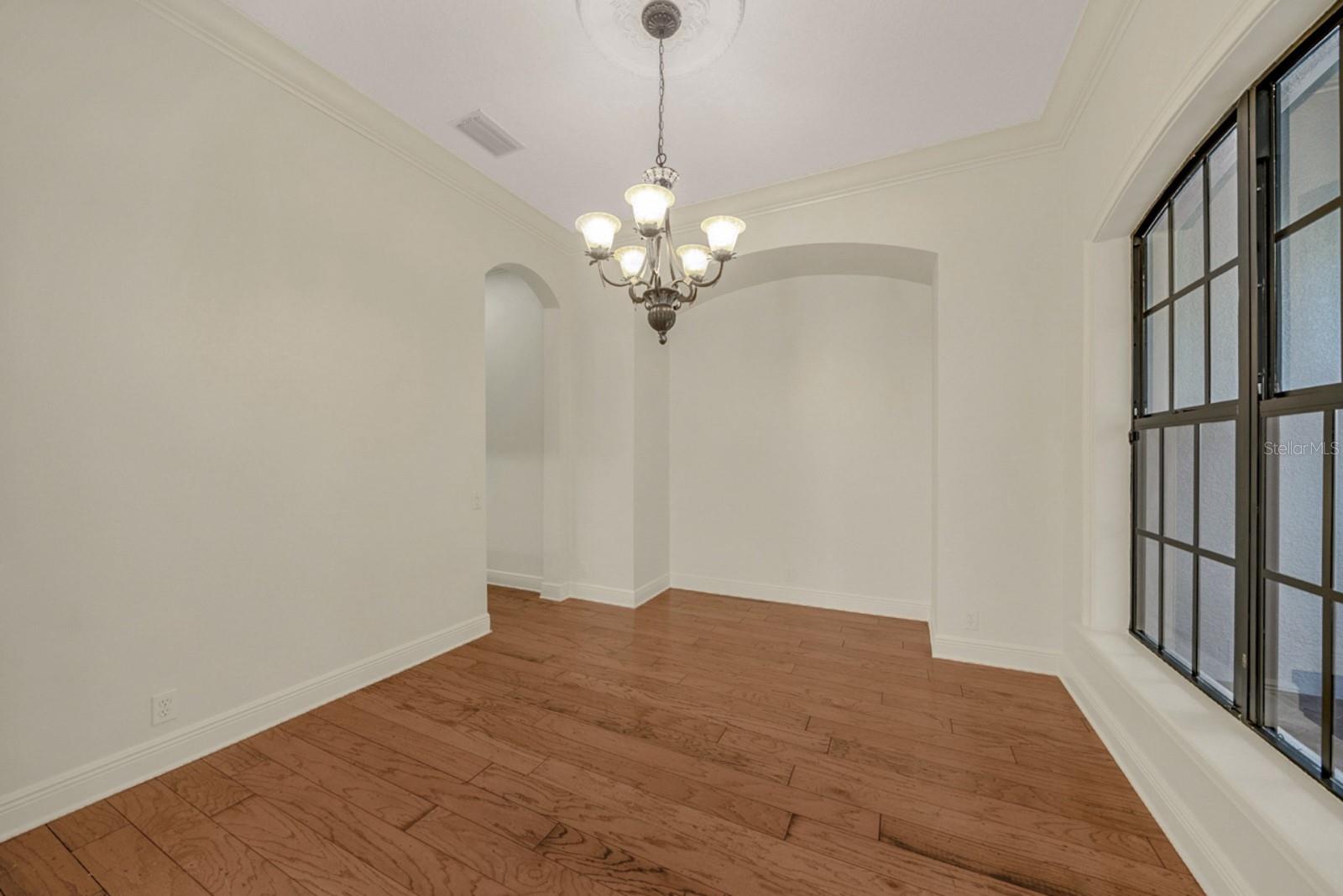 Image 10 of 97 For 607 Victoria Hills Drive