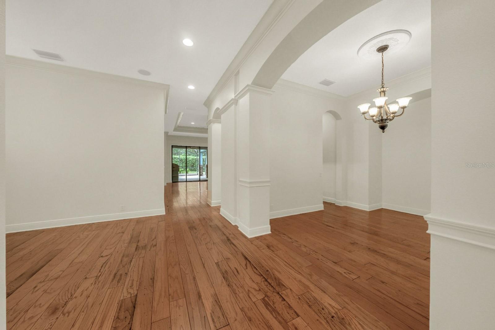 Image 12 of 97 For 607 Victoria Hills Drive