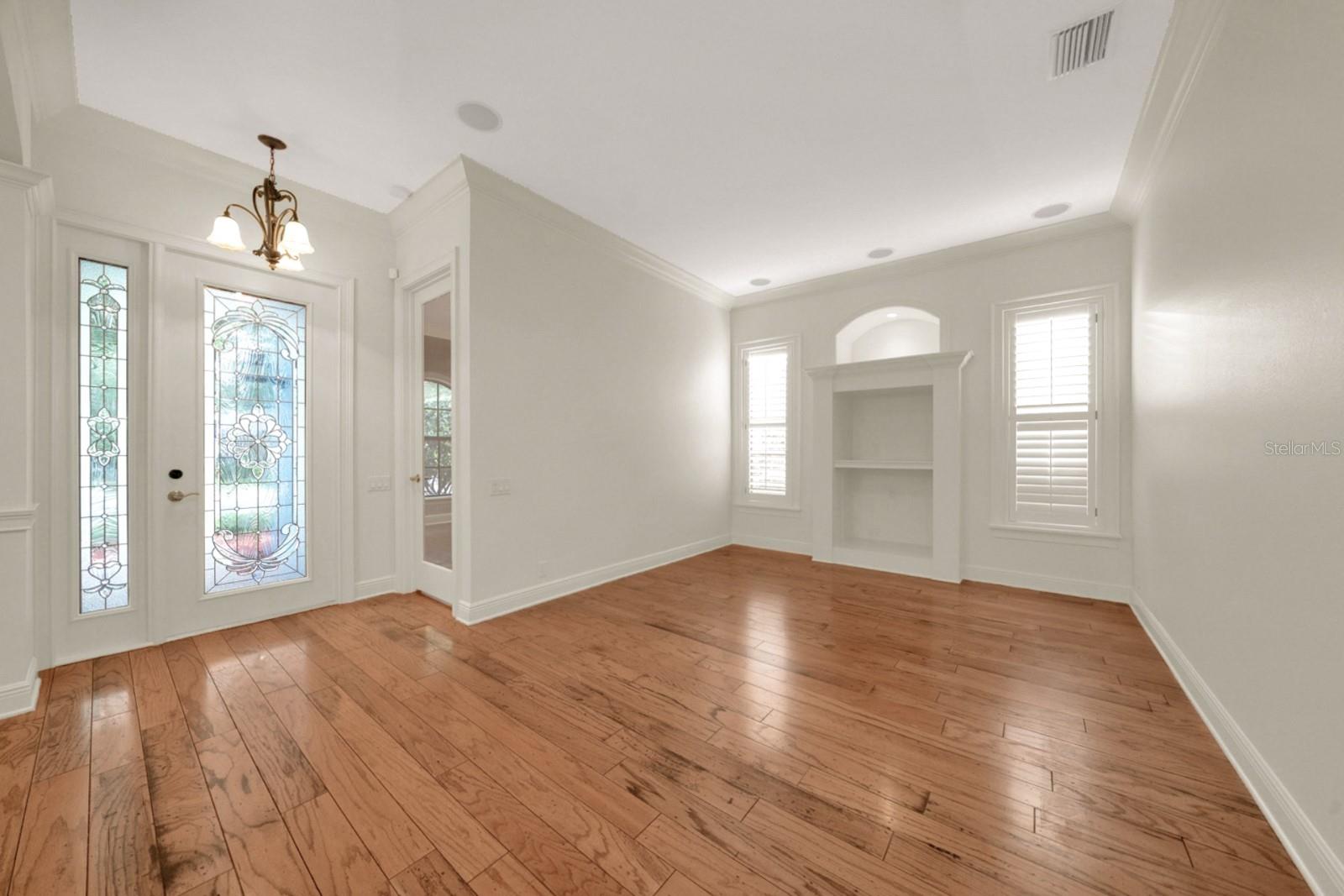 Image 15 of 97 For 607 Victoria Hills Drive