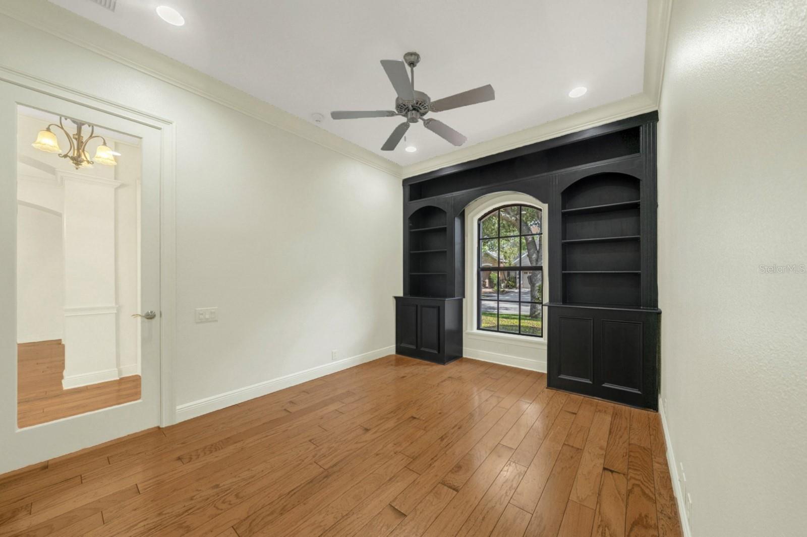 Image 21 of 97 For 607 Victoria Hills Drive