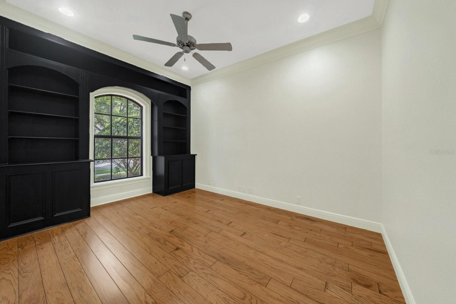 Image 23 of 97 For 607 Victoria Hills Drive