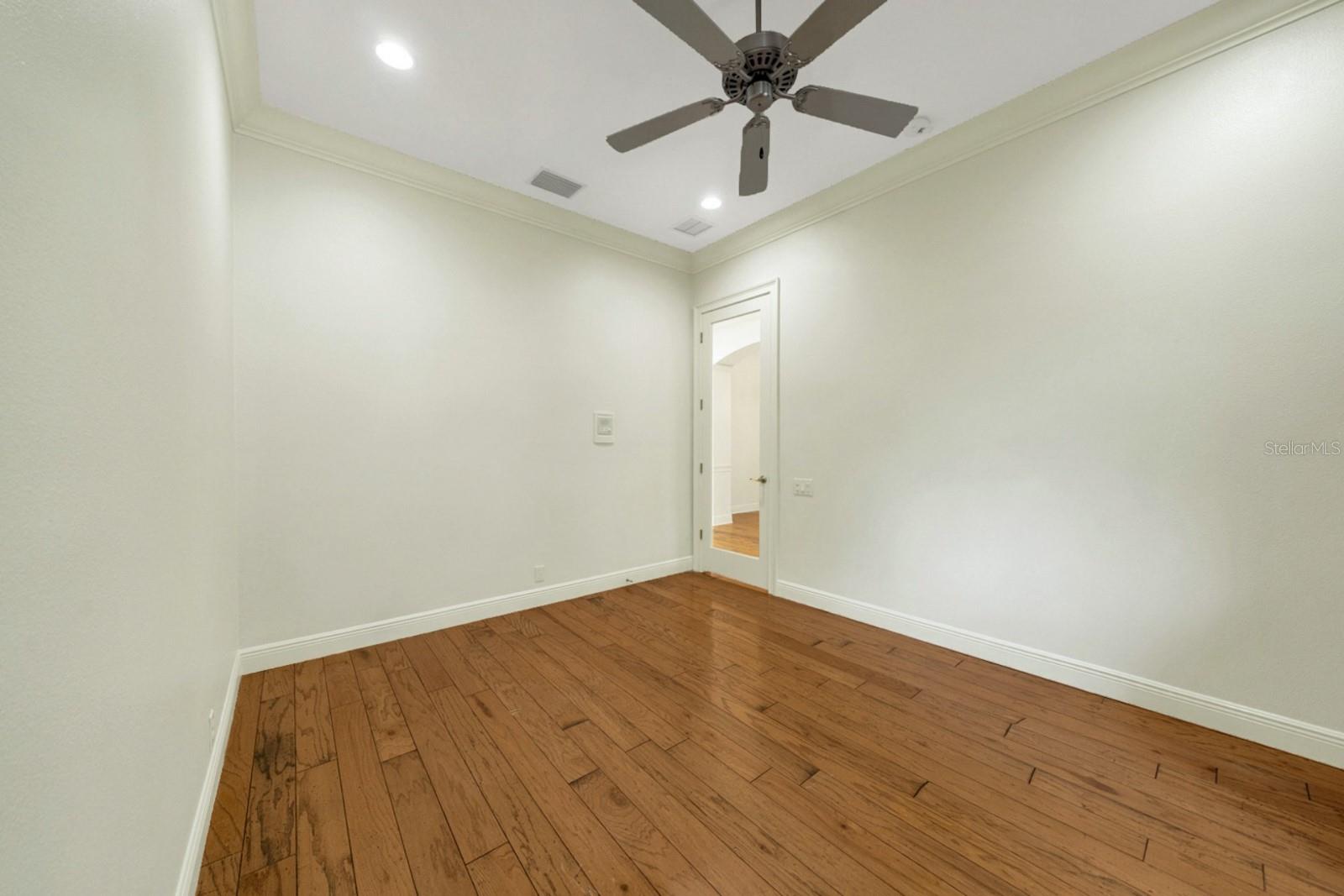 Image 24 of 97 For 607 Victoria Hills Drive