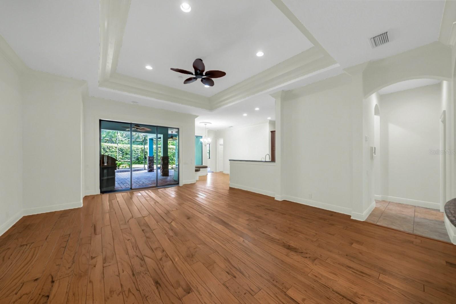 Image 32 of 97 For 607 Victoria Hills Drive