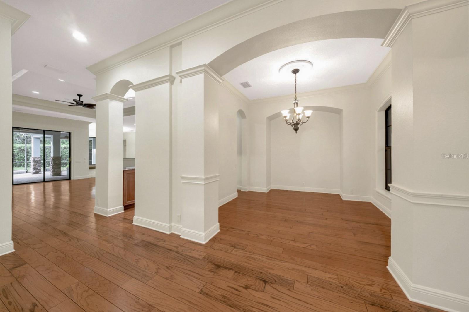 Image 8 of 97 For 607 Victoria Hills Drive