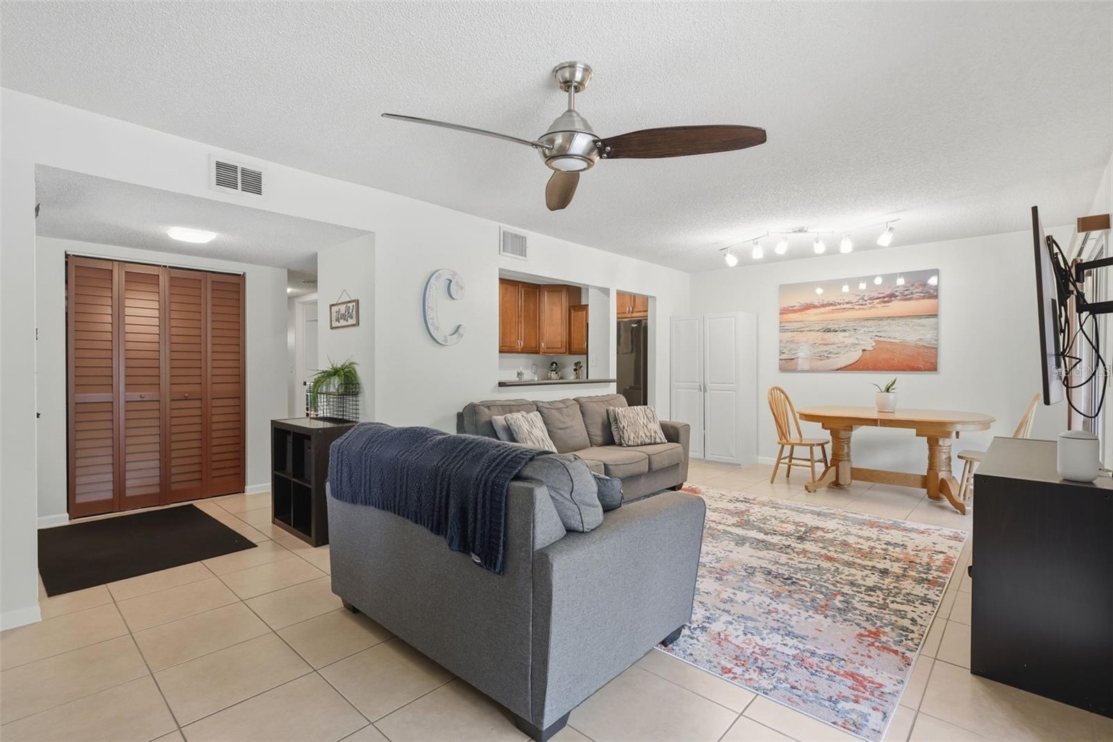 Image 7 of 43 For 140 Orchid Woods Court 13b