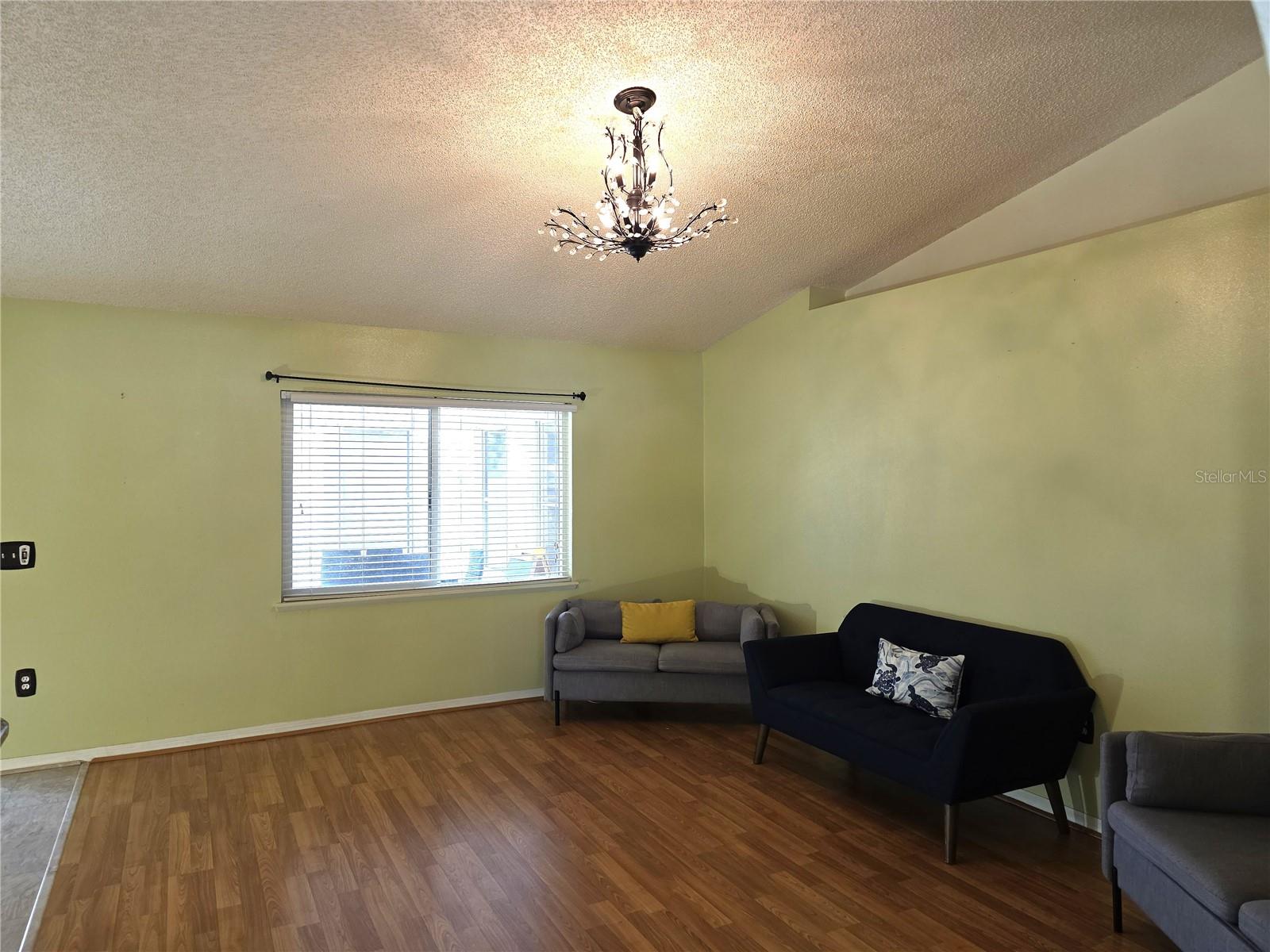 Listing photo id 8 for 1778 Baldock Court