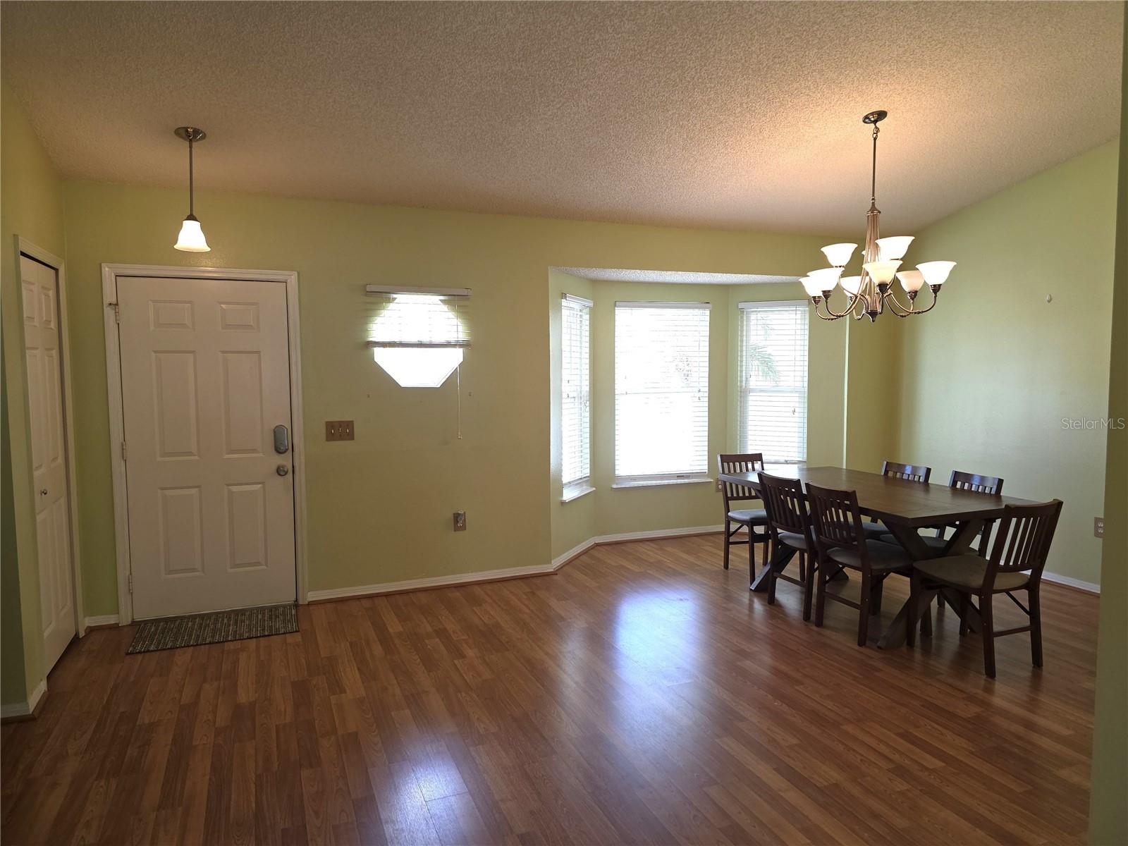 Listing photo id 9 for 1778 Baldock Court