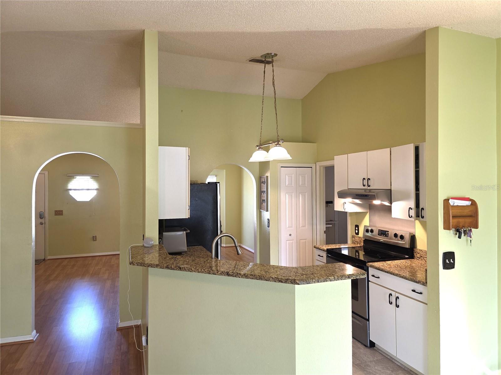 Listing photo id 10 for 1778 Baldock Court