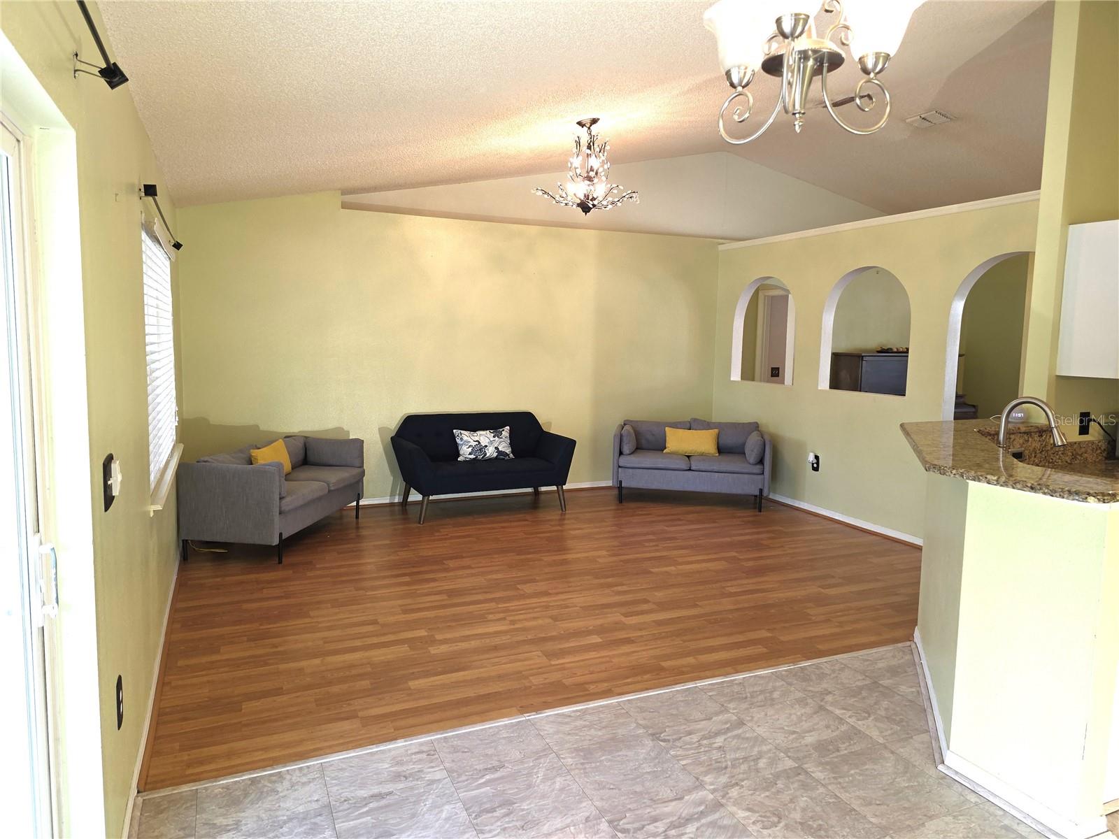 Listing photo id 11 for 1778 Baldock Court