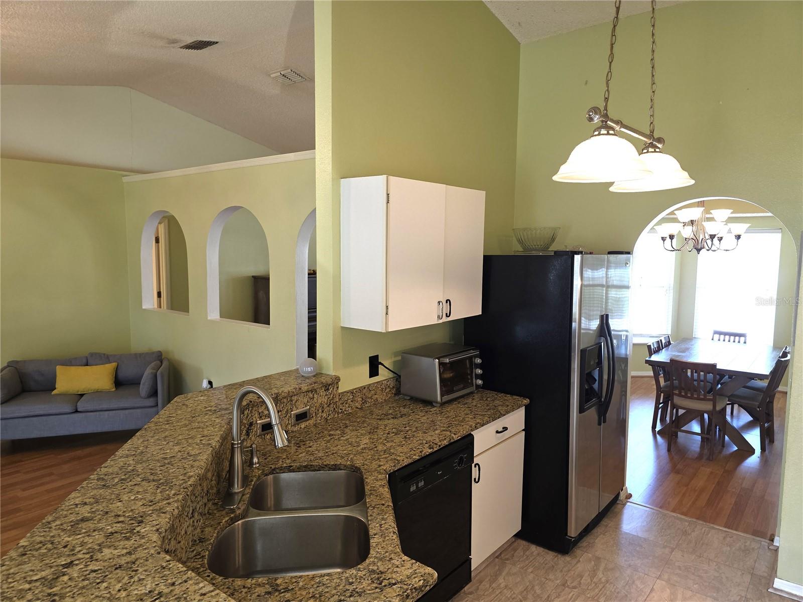 Listing photo id 13 for 1778 Baldock Court