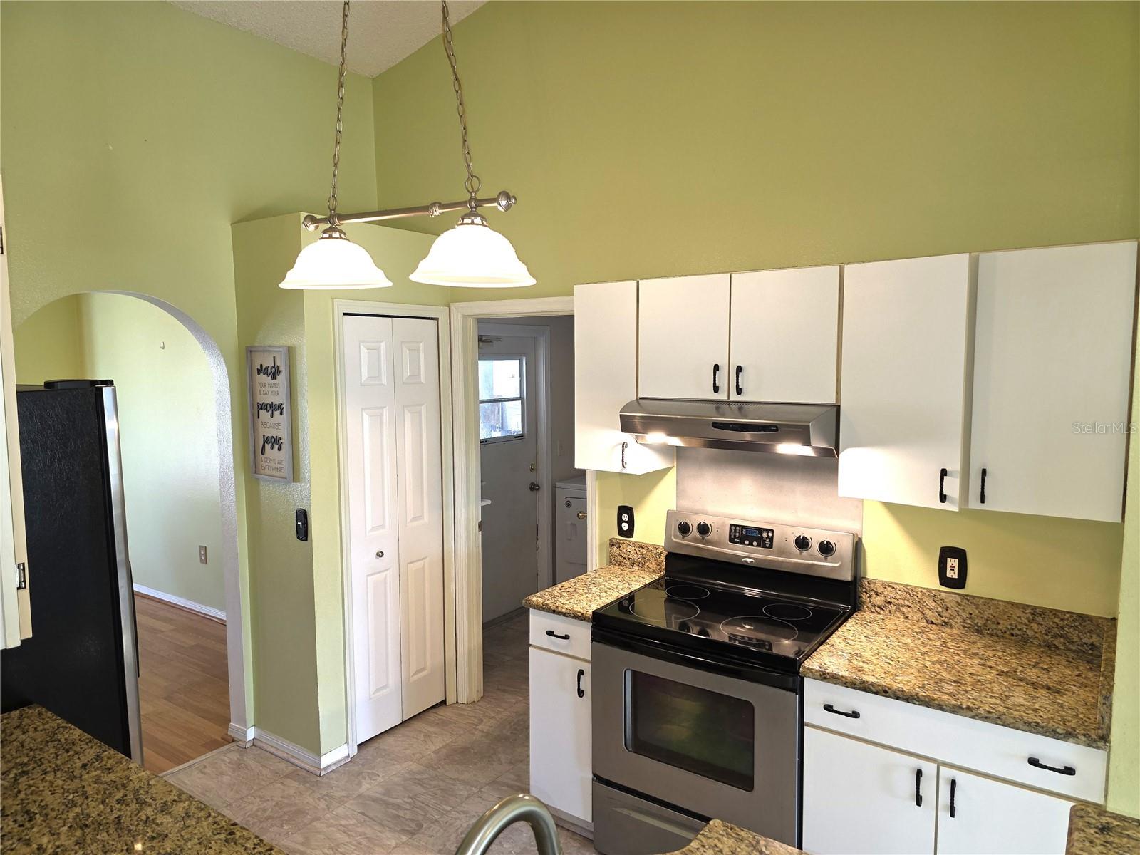 Listing photo id 14 for 1778 Baldock Court