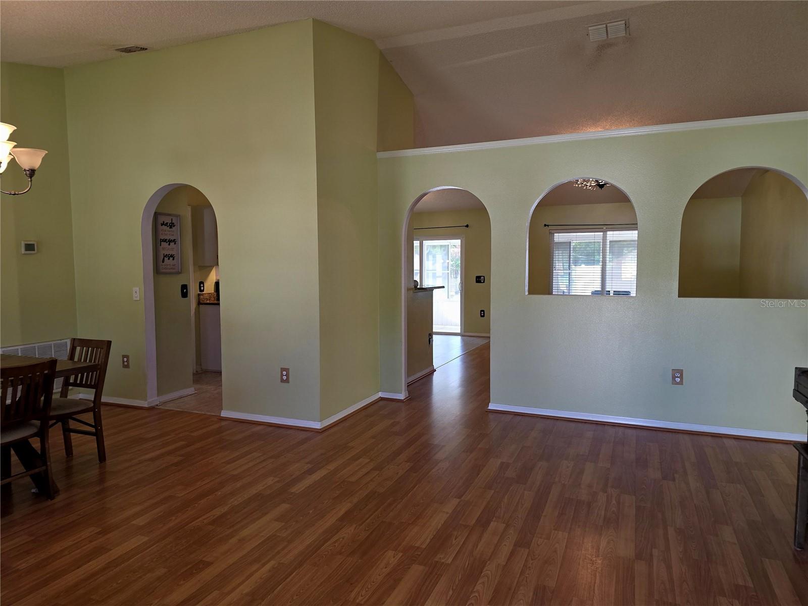 Listing photo id 2 for 1778 Baldock Court