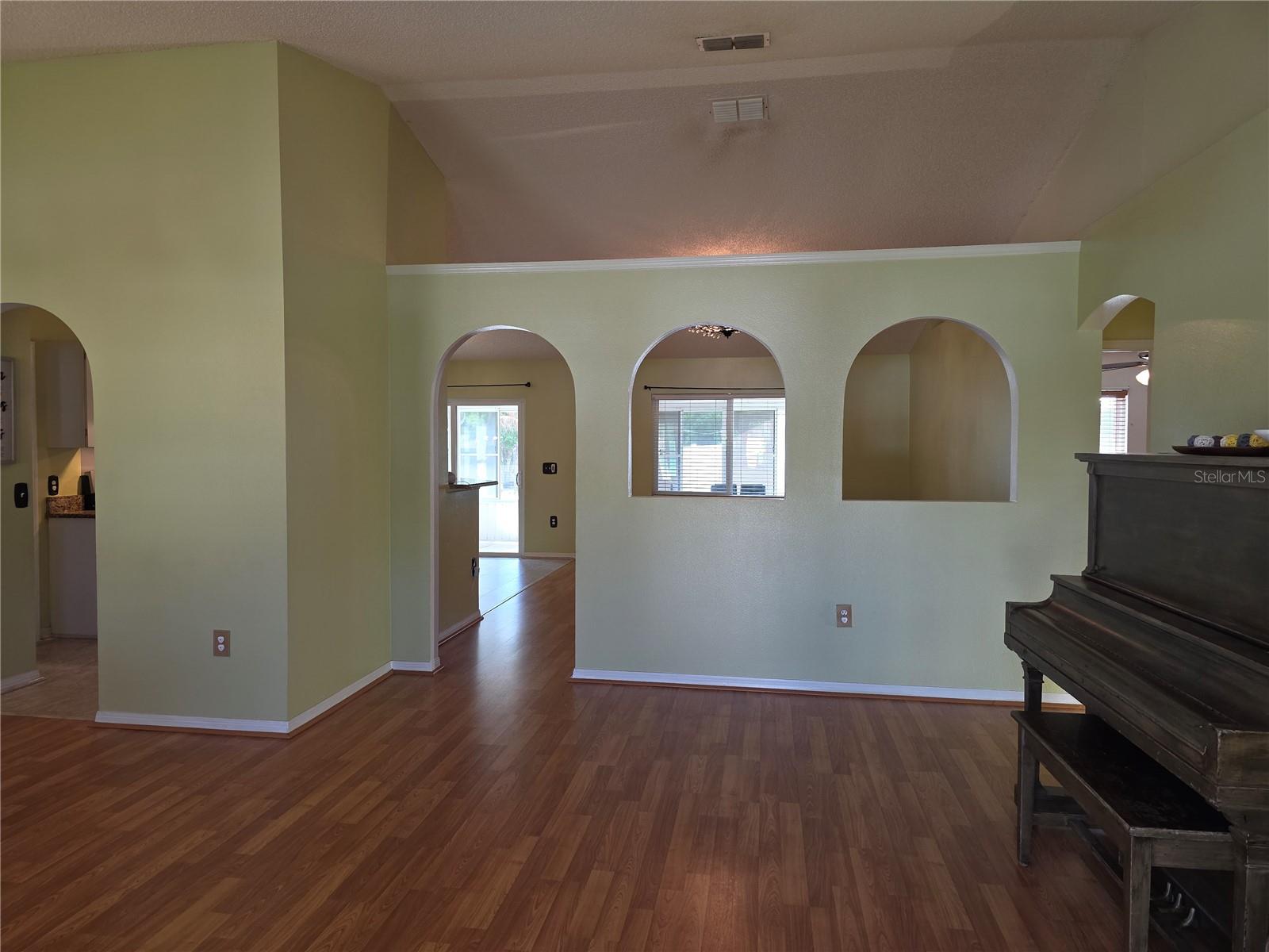 Listing photo id 3 for 1778 Baldock Court