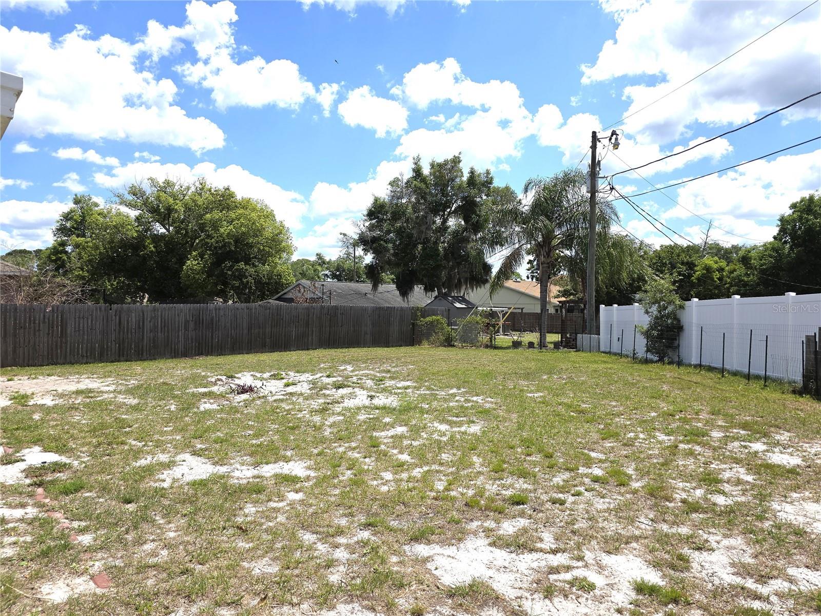 Listing photo id 50 for 1778 Baldock Court