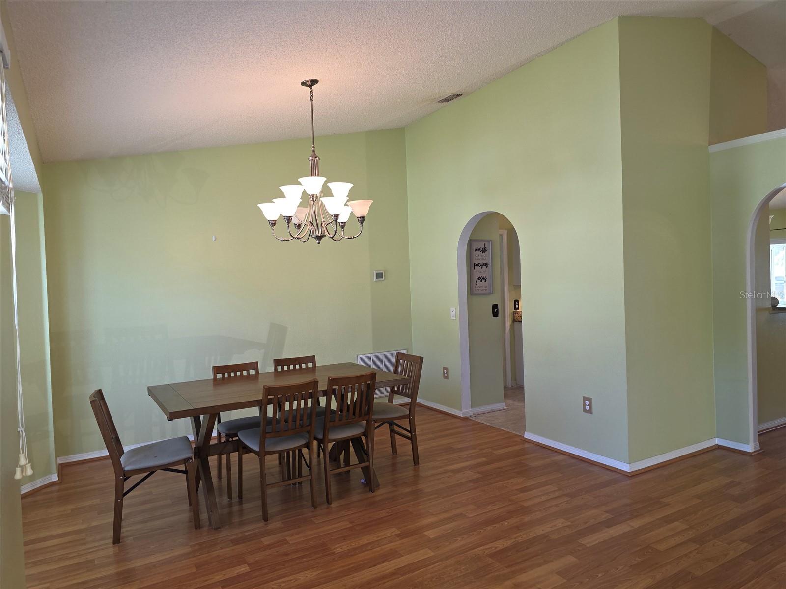 Listing photo id 4 for 1778 Baldock Court