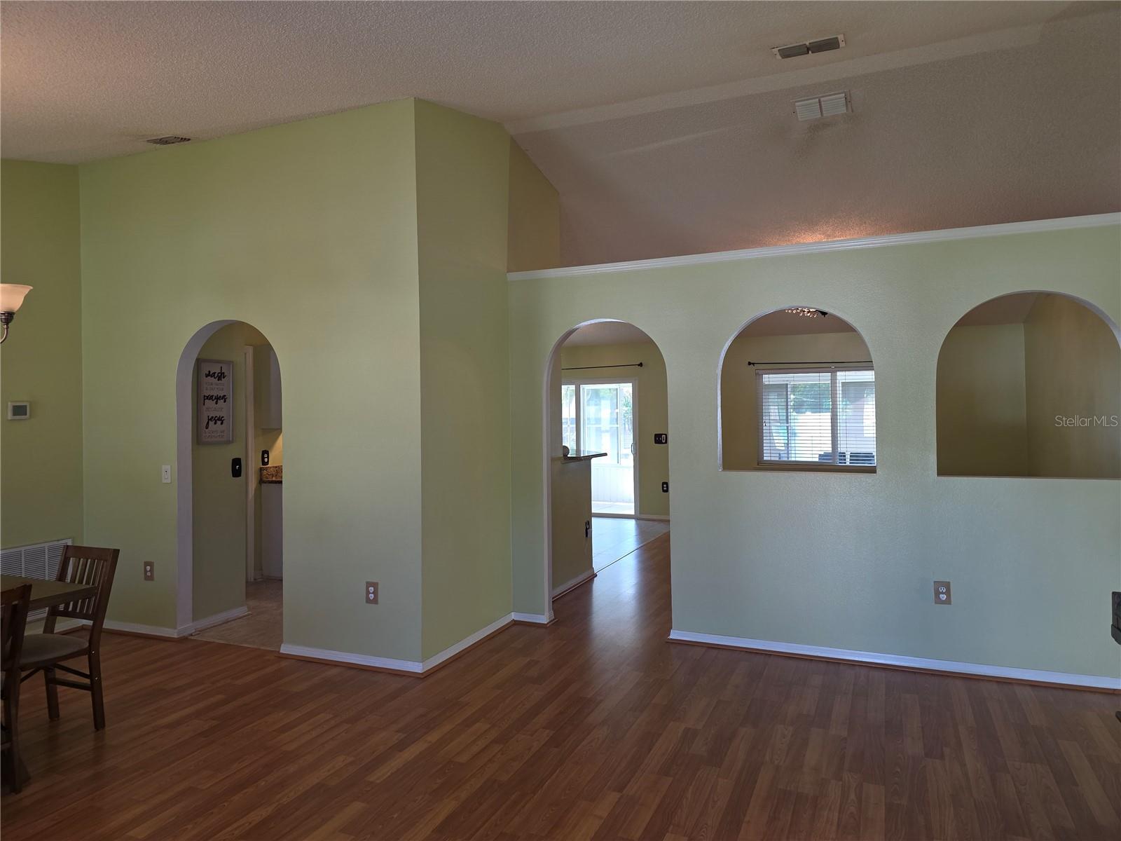 Listing photo id 5 for 1778 Baldock Court