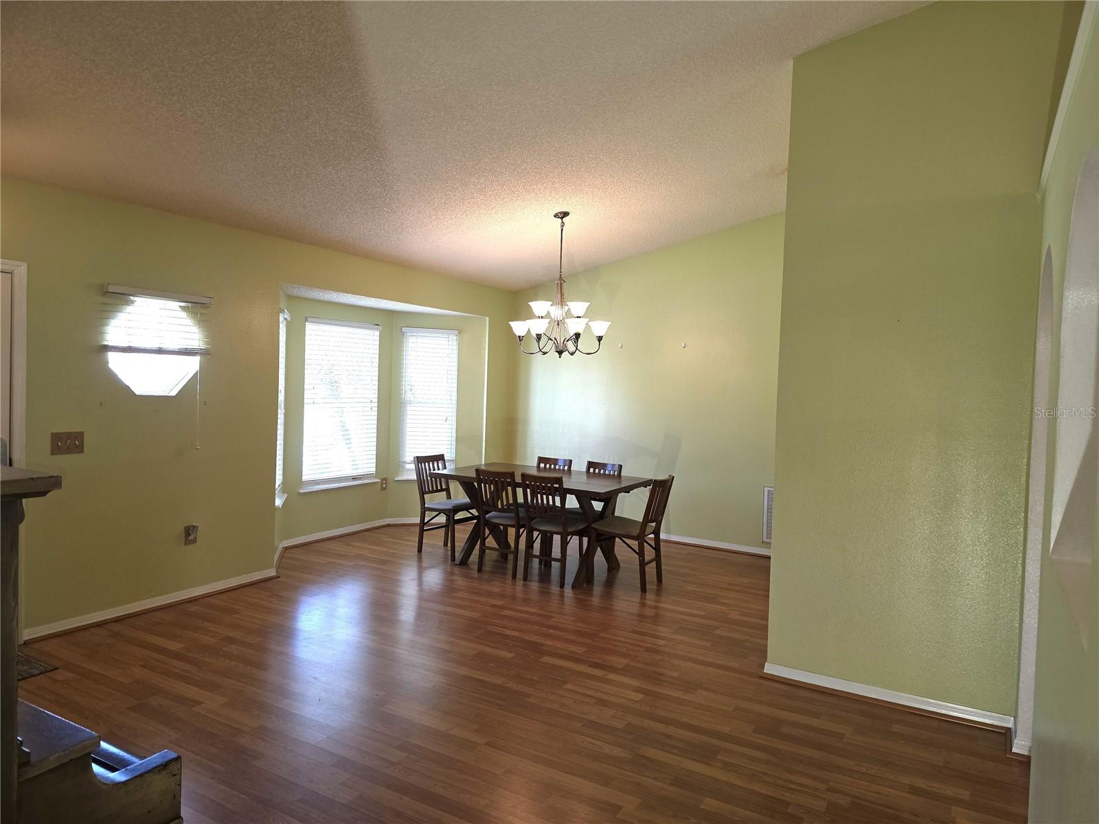 Listing photo id 6 for 1778 Baldock Court