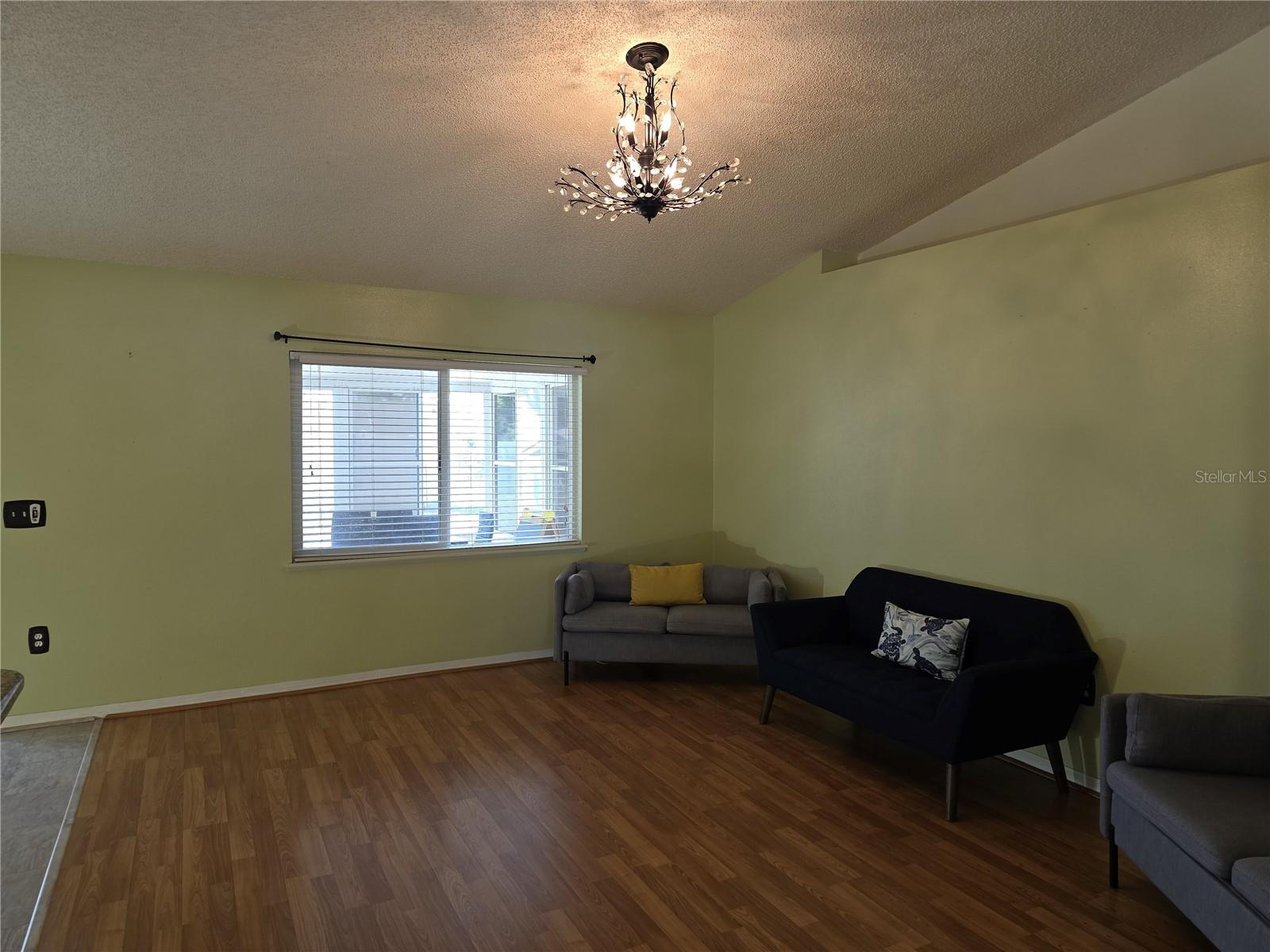 Listing photo id 7 for 1778 Baldock Court