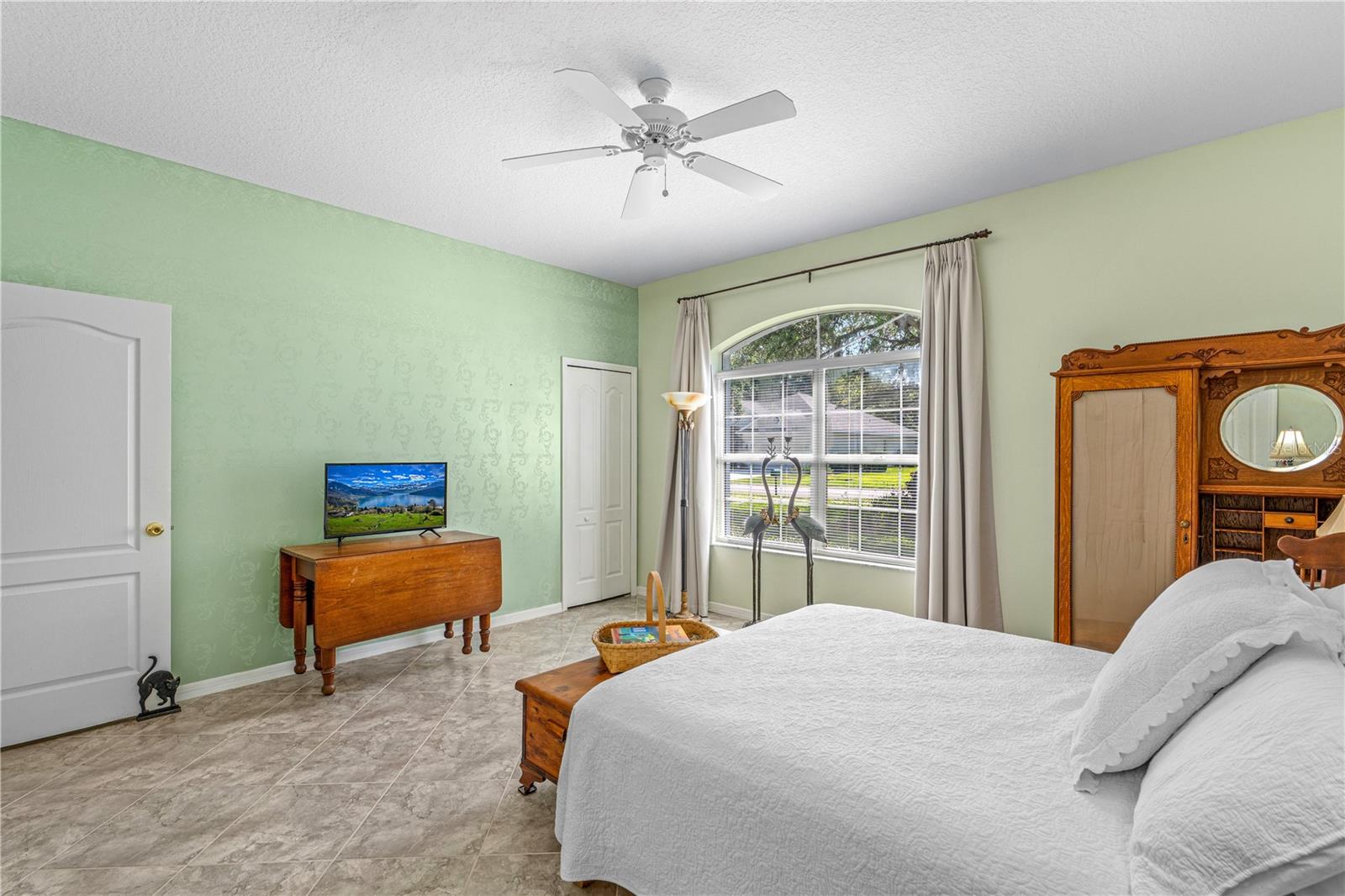 Image 33 of 68 For 3722 Longford Circle