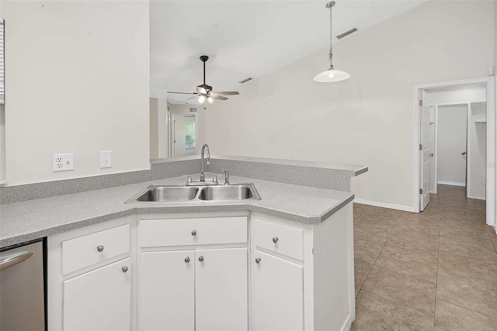 Image 16 of 41 For 6 Big Horn Place