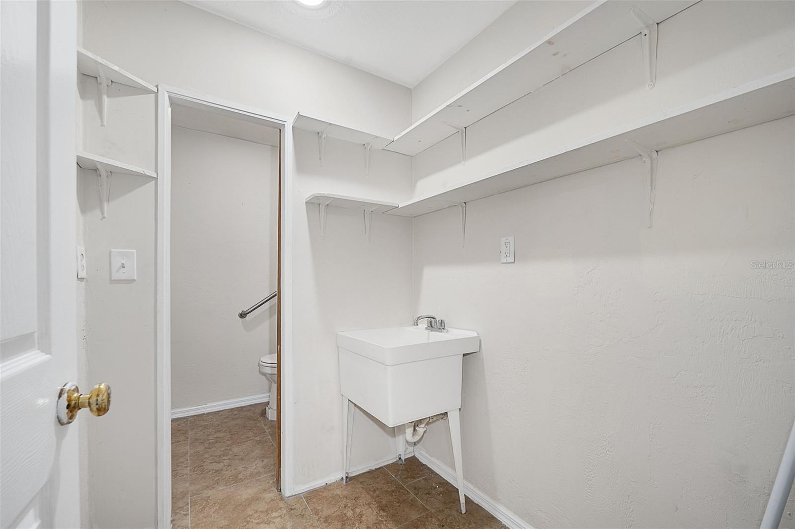 Image 22 of 41 For 6 Big Horn Place