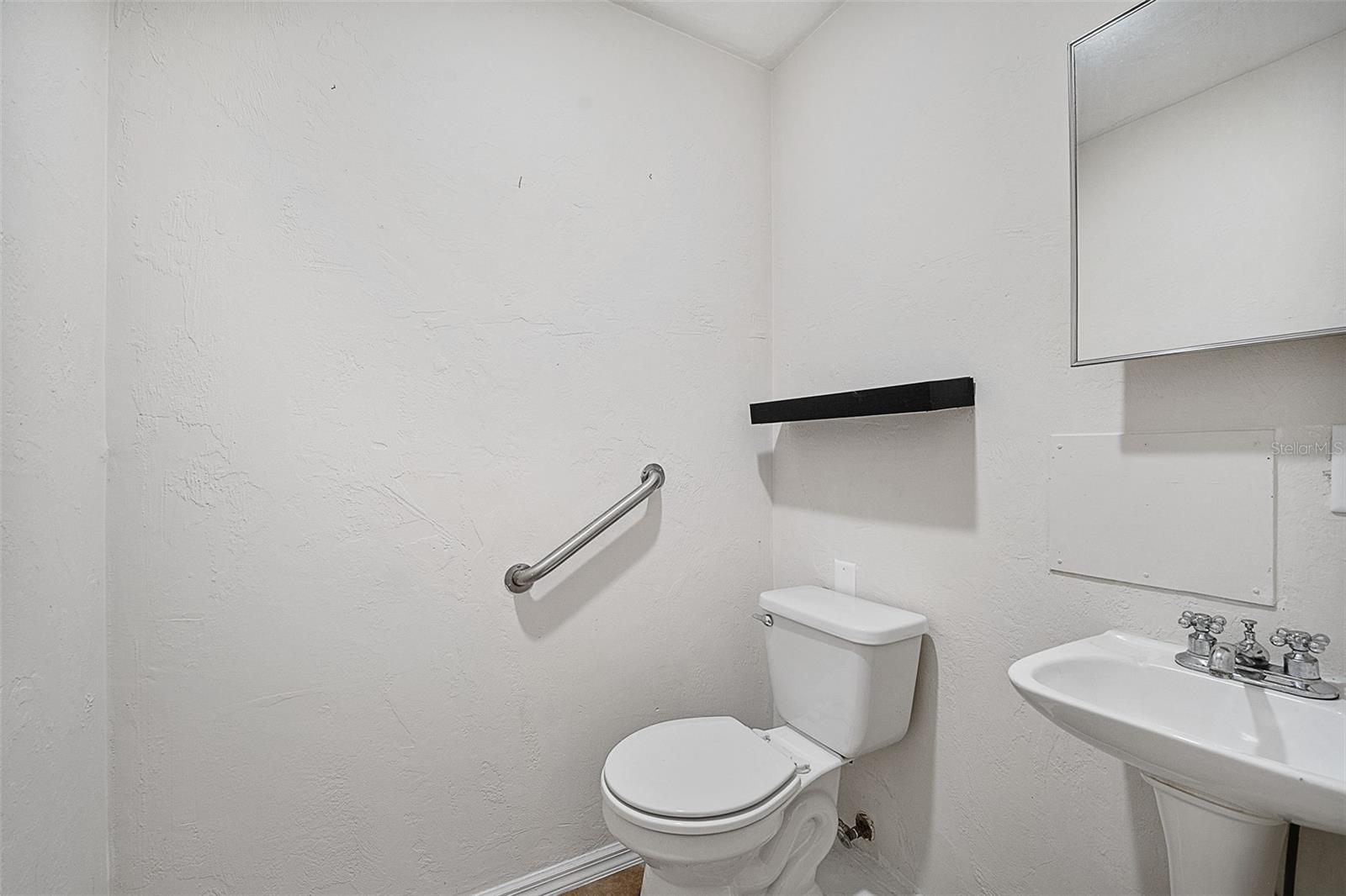 Image 23 of 41 For 6 Big Horn Place