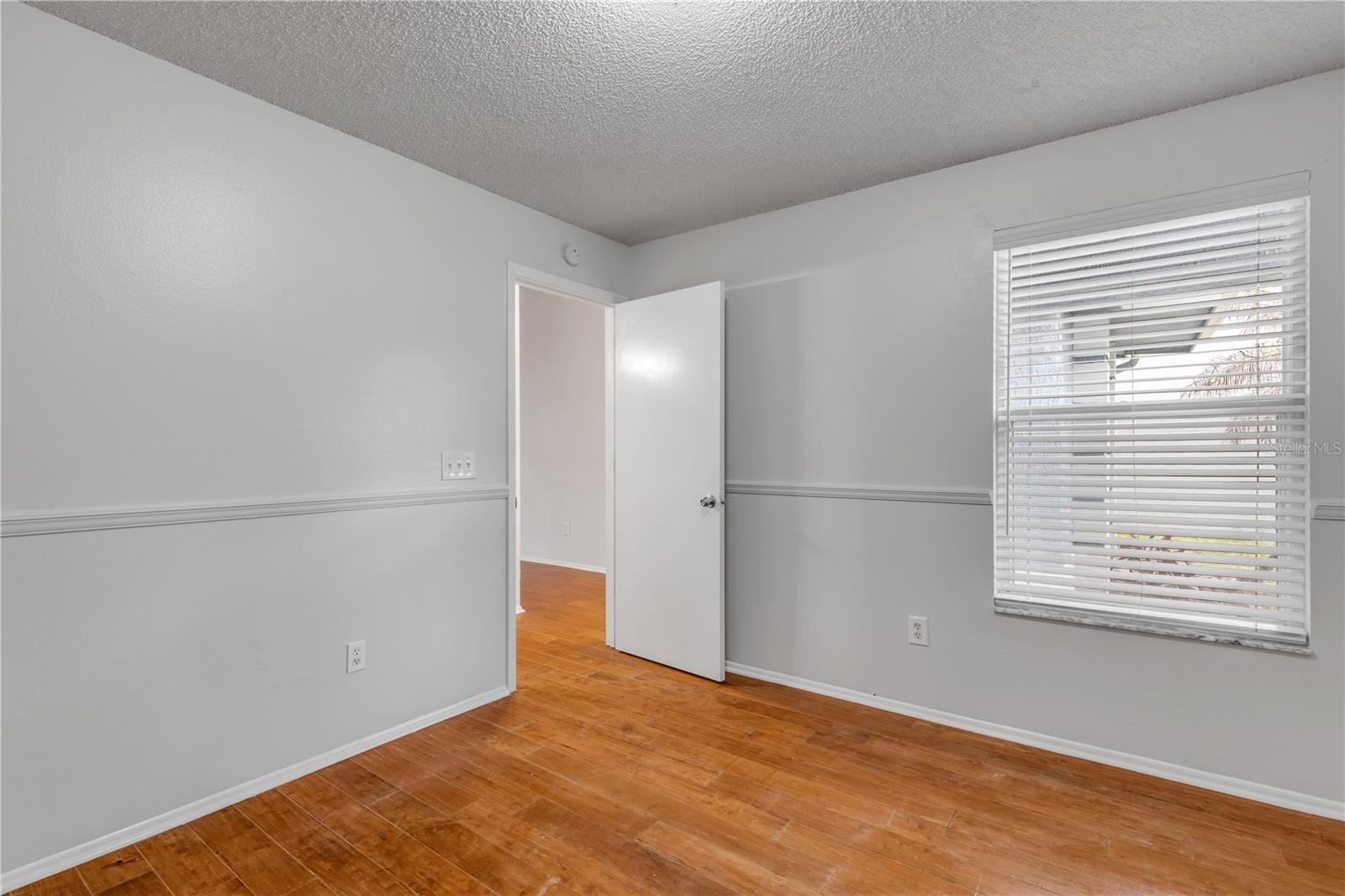 Image 6 of 33 For 1517 Crawford Drive