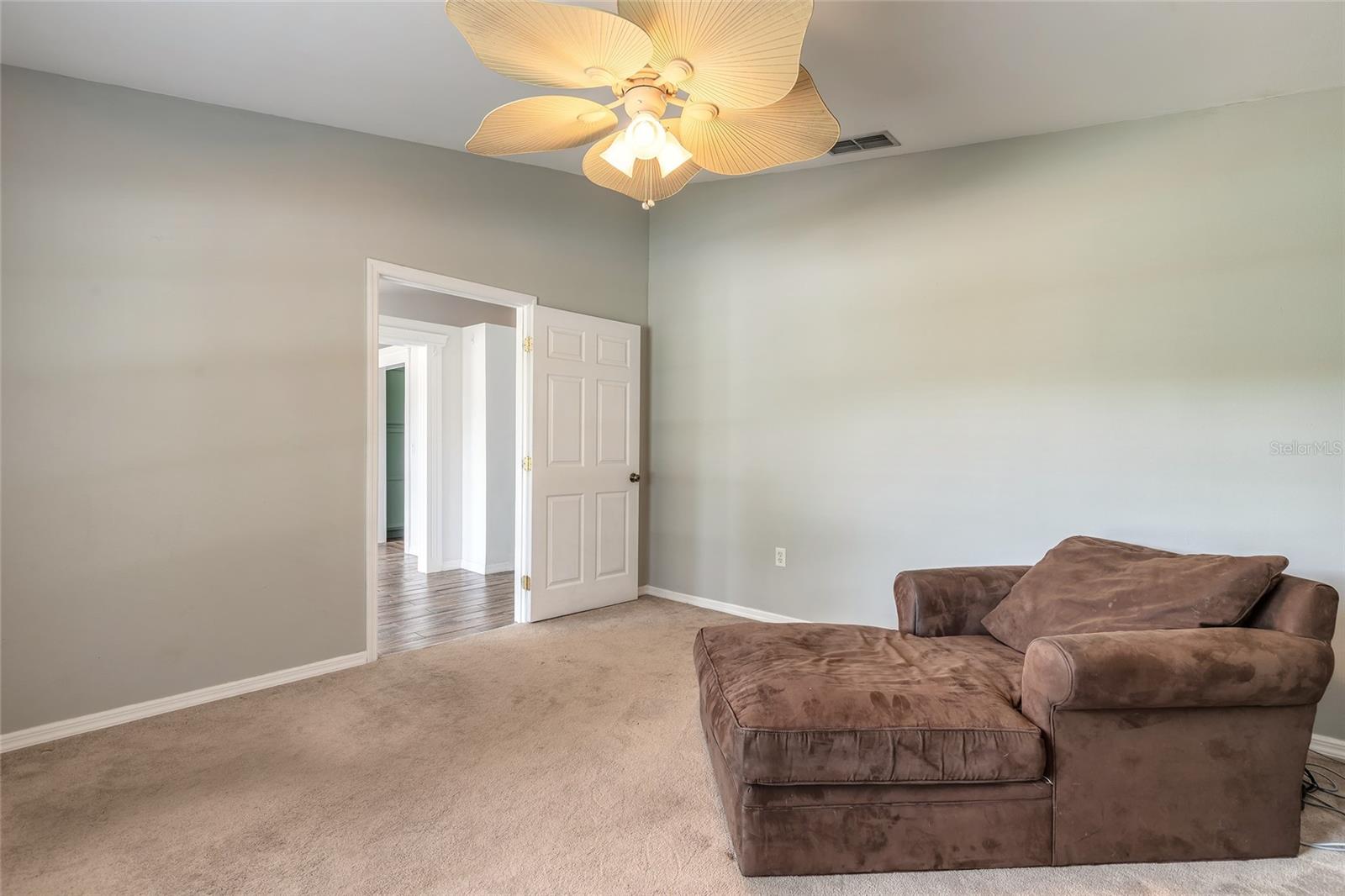 Image 21 of 34 For 1031 Walts Avenue