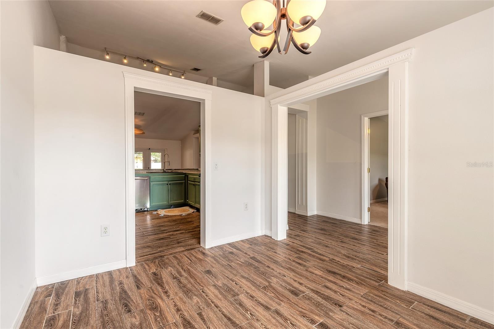 Image 5 of 34 For 1031 Walts Avenue