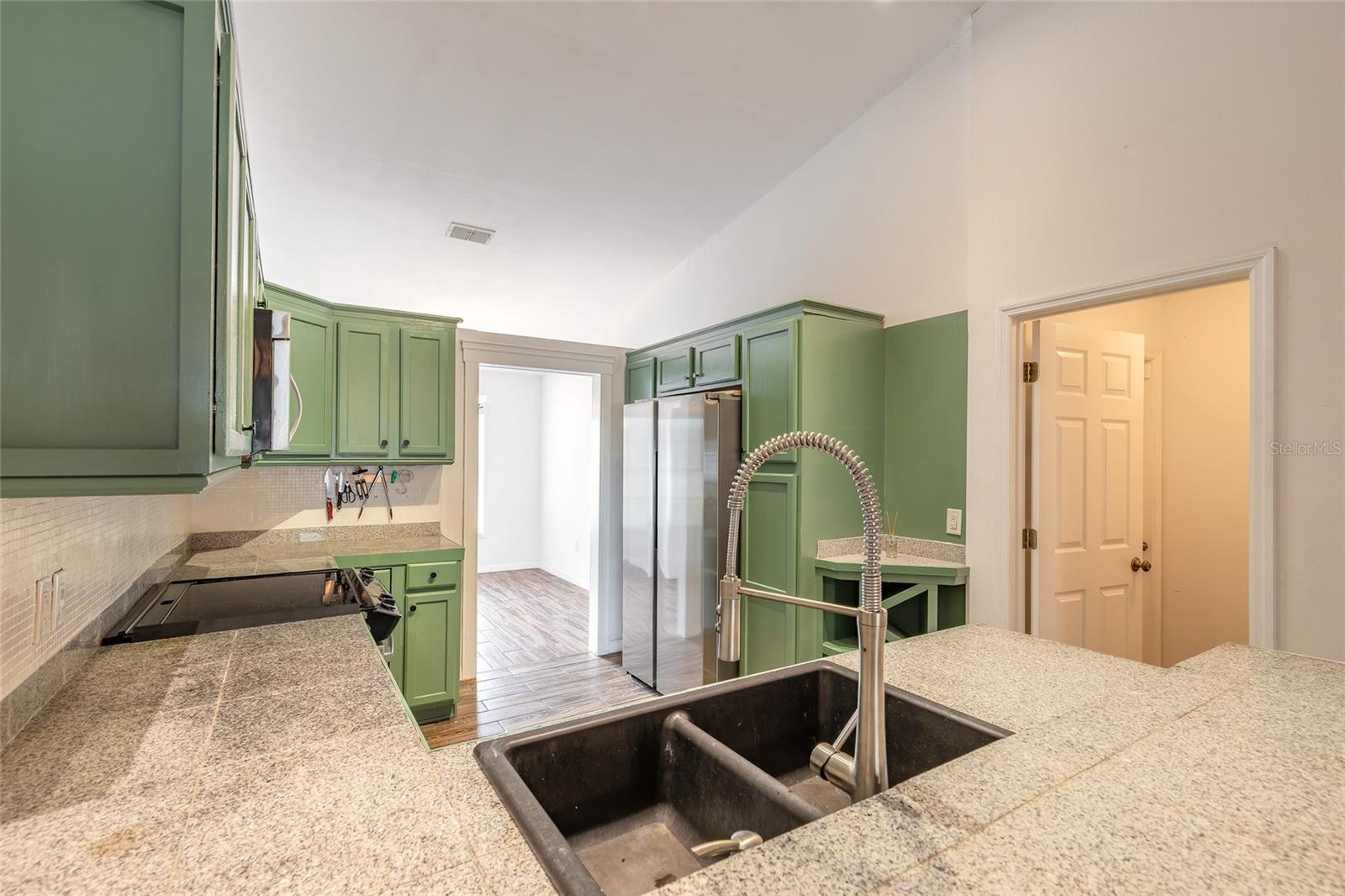 Image 6 of 34 For 1031 Walts Avenue