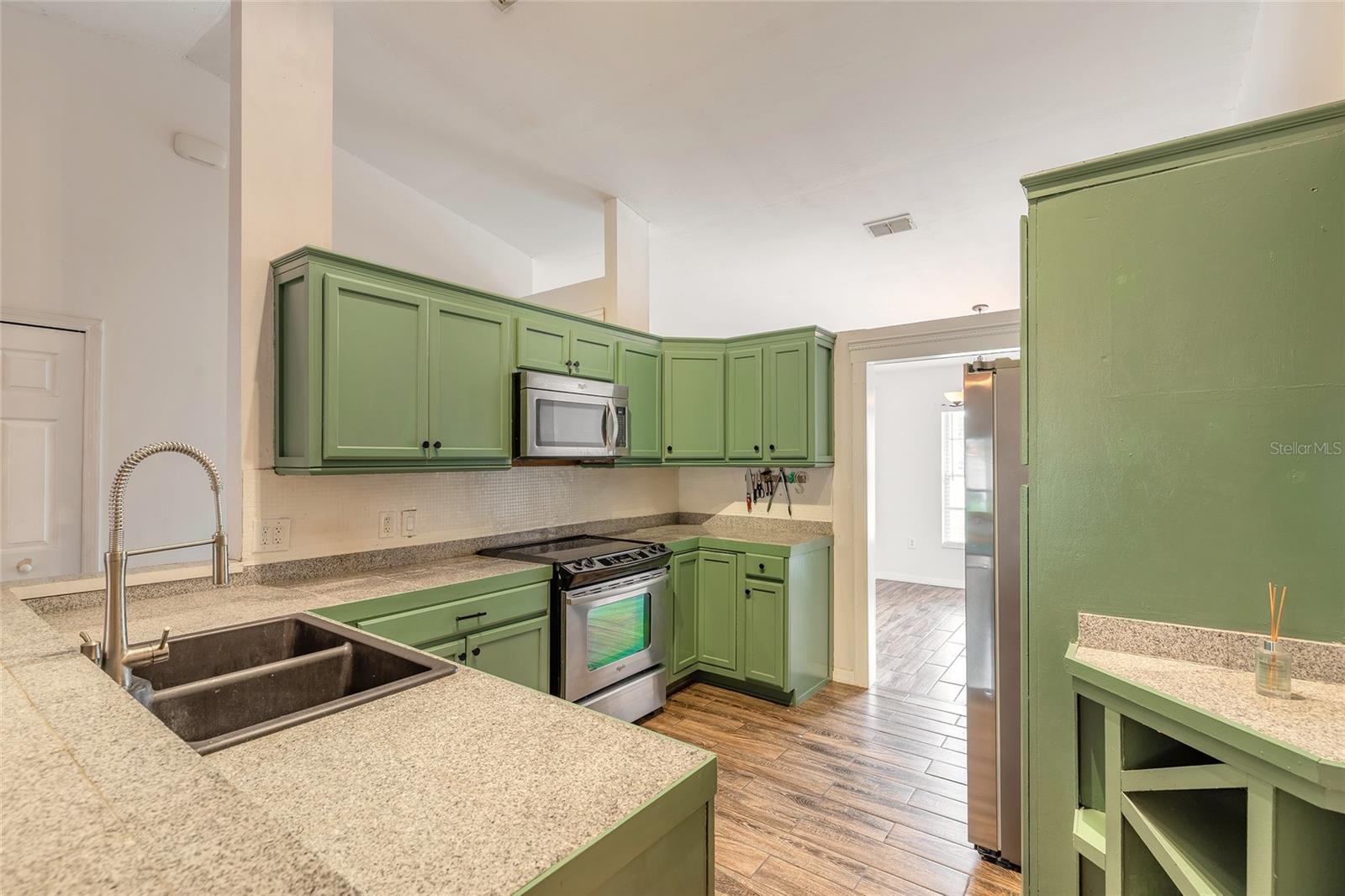 Image 7 of 34 For 1031 Walts Avenue