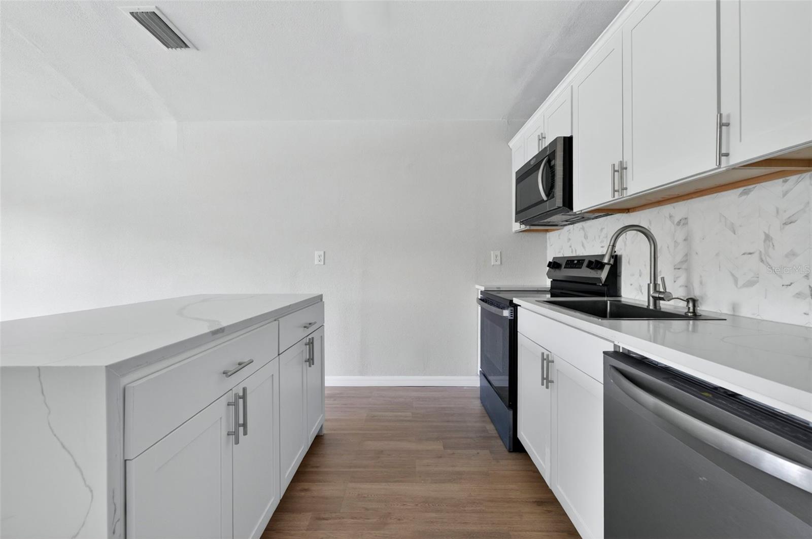 Image 12 of 41 For 2272 Kent Road