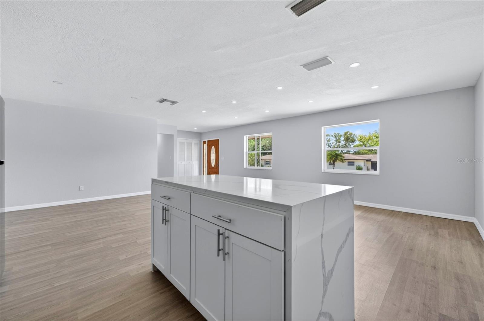 Image 13 of 41 For 2272 Kent Road