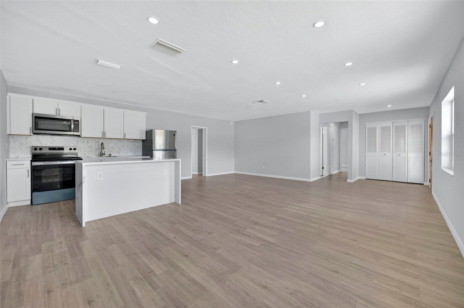 Image 4 of 41 For 2272 Kent Road