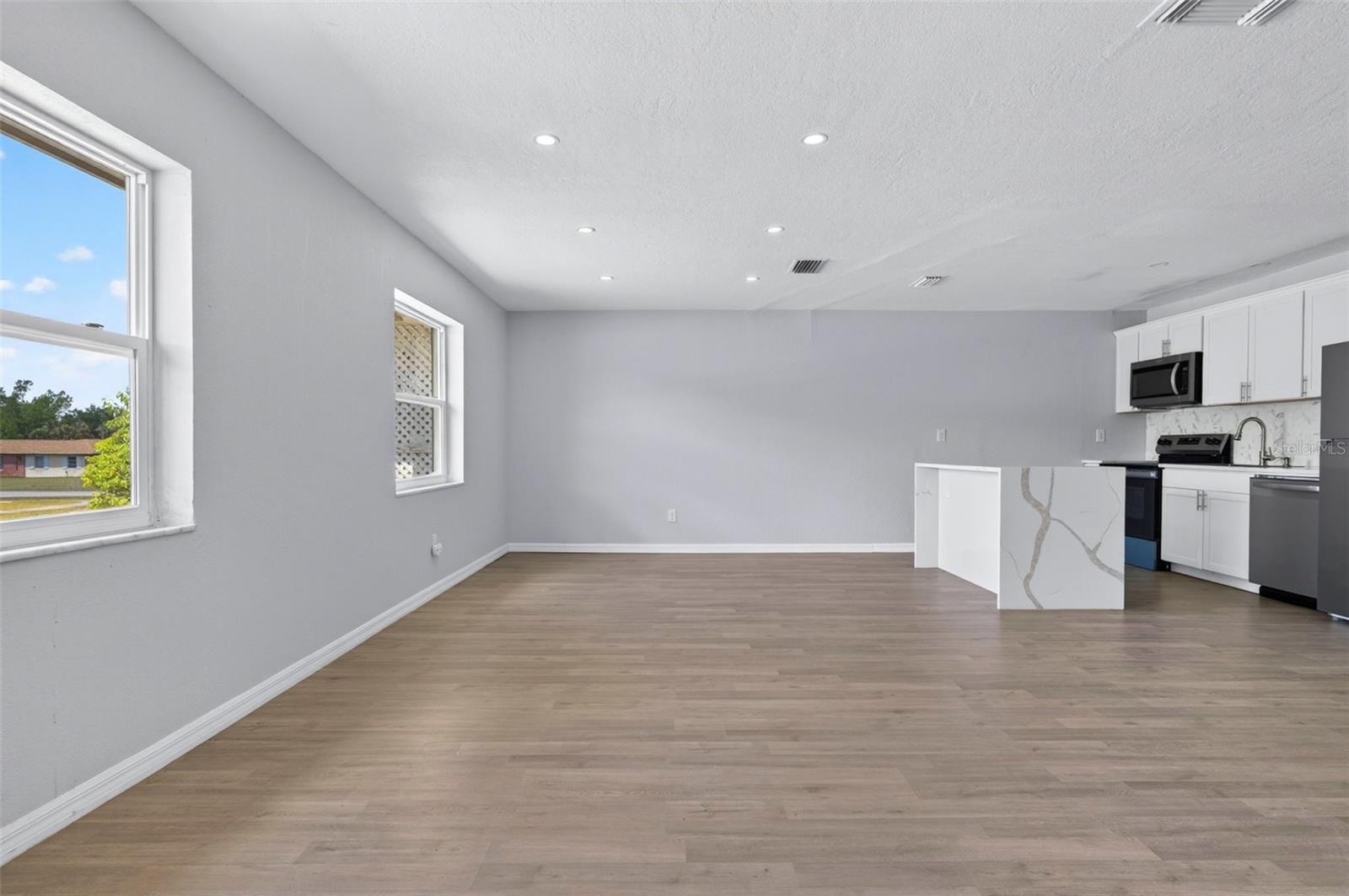 Image 6 of 41 For 2272 Kent Road