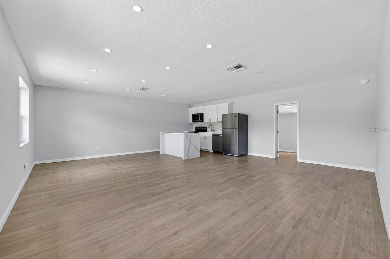 Image 8 of 41 For 2272 Kent Road