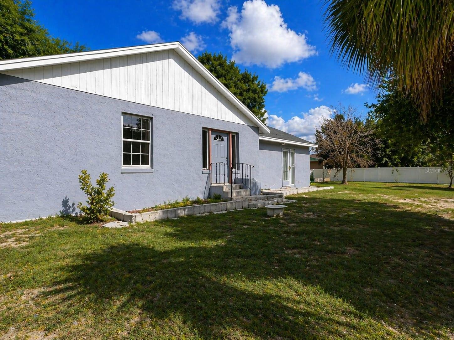 Image 2 of 6 For 7667 Gramercy Drive