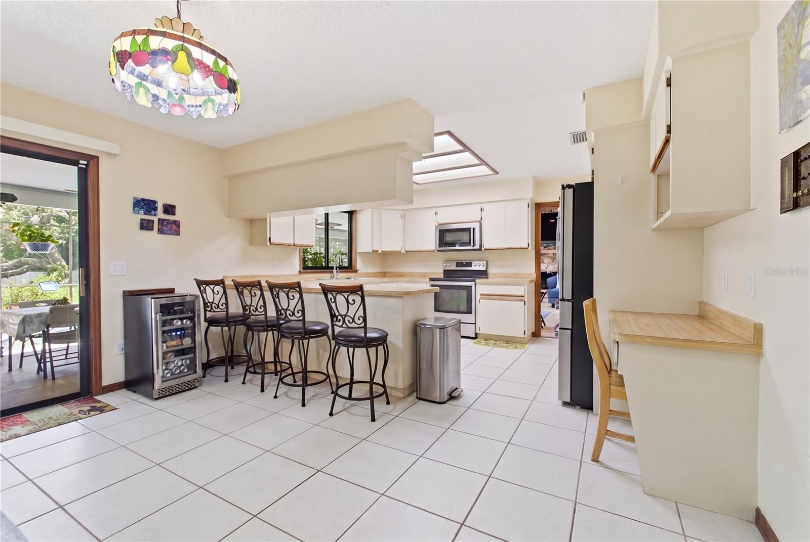 Listing photo id 8 for 128 Greentree Lane
