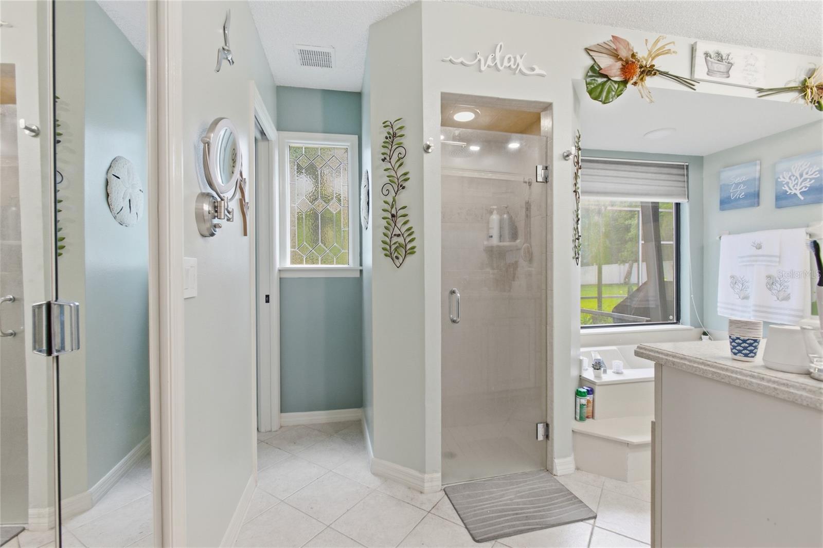 Listing photo id 18 for 128 Greentree Lane