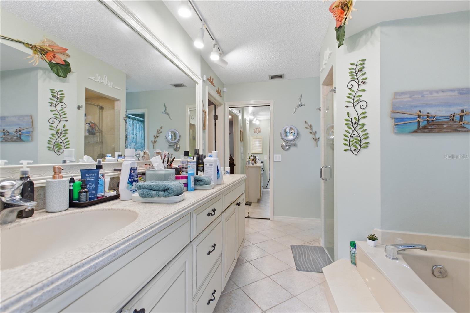 Listing photo id 19 for 128 Greentree Lane